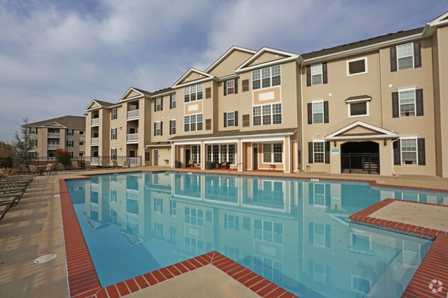 The Pointe at River Glen