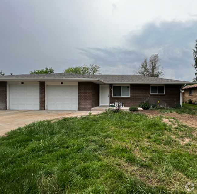Building Photo - Newly Renovated 2 Bed 1 Bath Duplex in Nor... Rental