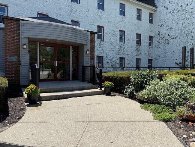 Building Photo - 494 Woonasquatucket Ave Unit 418 Rental