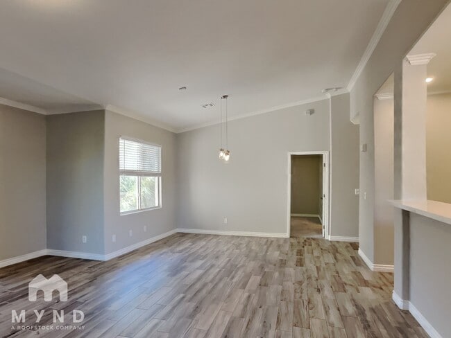 Photo - 900 Domnus Ln Unidad 204