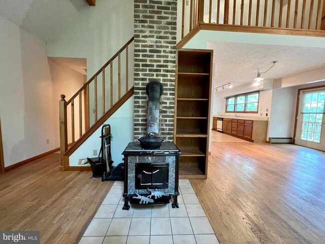 Photo - 148 Fieldstone Ln