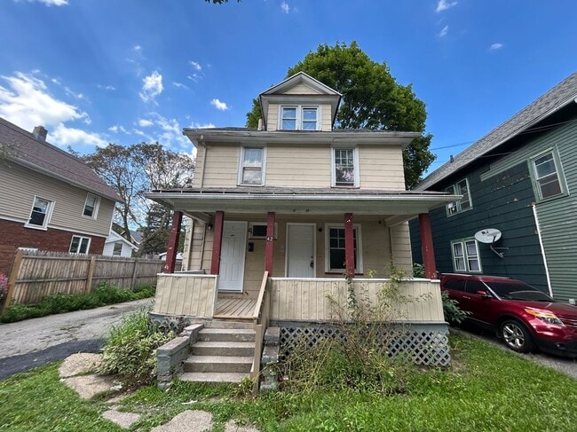 Building Photo - 42 Villa St Unit 1