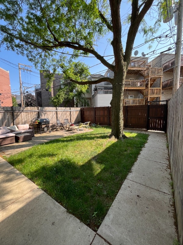 Building Photo - 1320 N Wicker Park Ave Rental