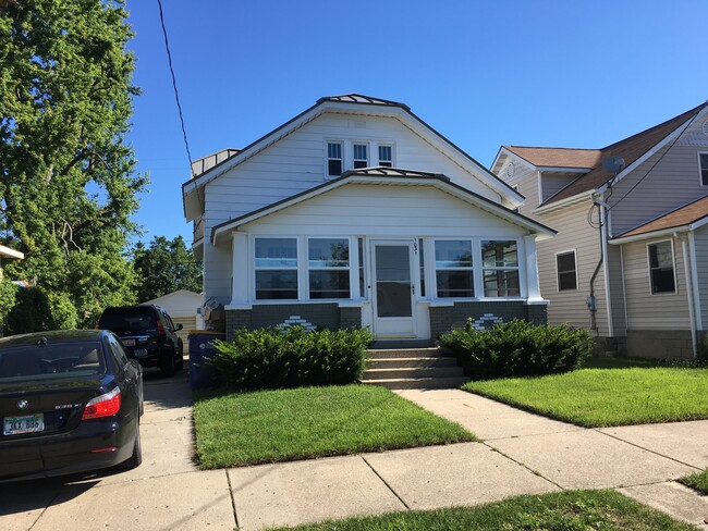 Welcome home! - 1031 Veto St NW House