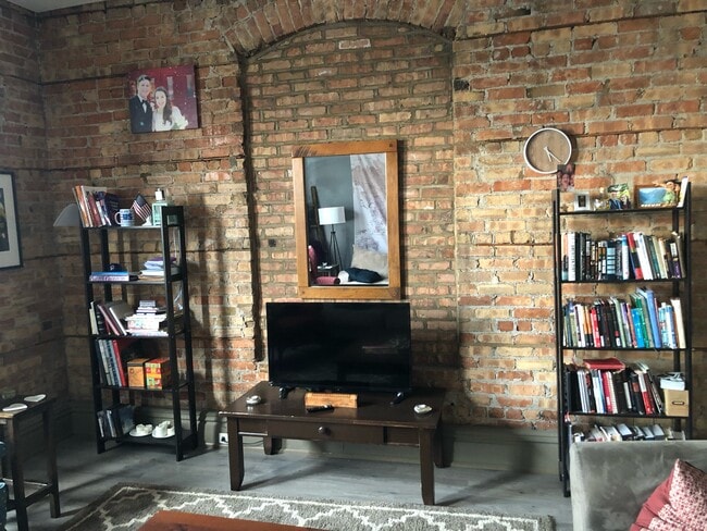 Living Room - 77 S Lasalle St Unit 203