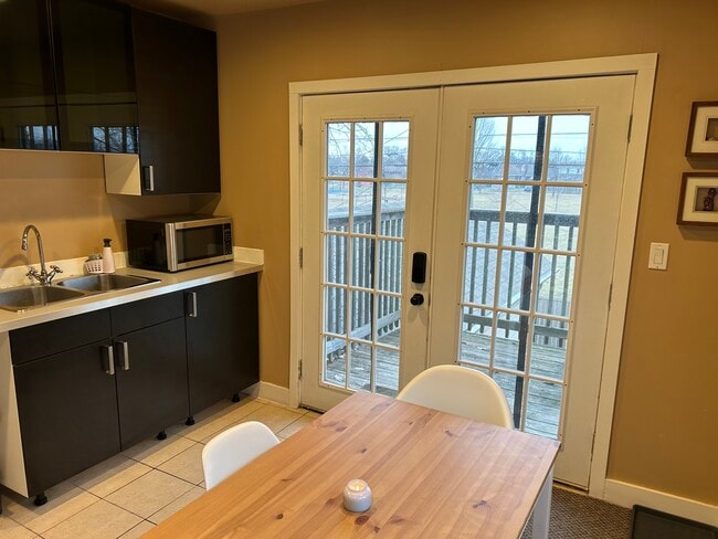 Building Photo - 1530 Lillian Av Unit 3