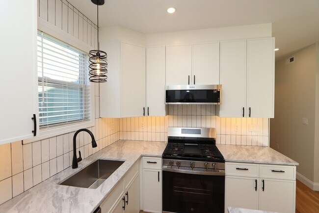 Building Photo - 14-16-16 Harriet St Unit 1