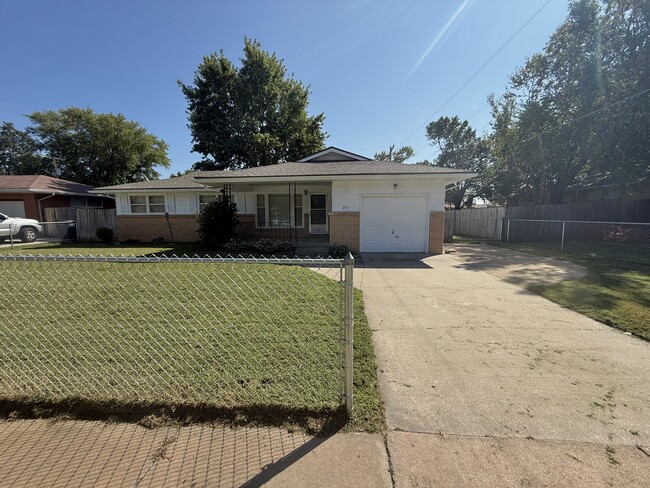 Building Photo - 2111 W 24th St N Rental