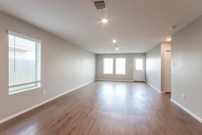 Building Photo - 9202 Burnet Flds Dr