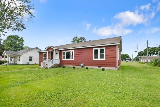 Photo - 3 Bed, 2 Bath Home Available in May!