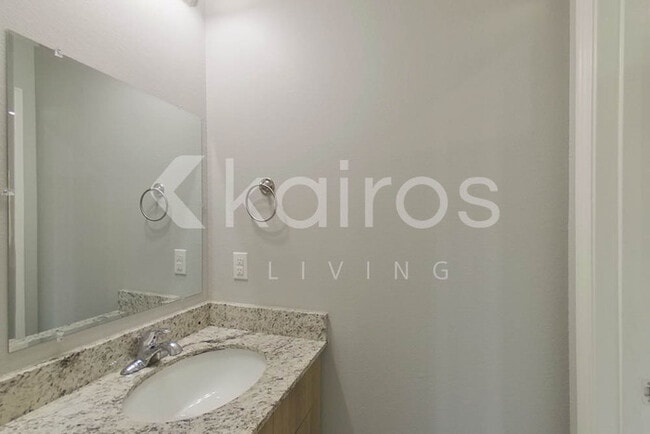 Photo - 1636 S Razorback Rd