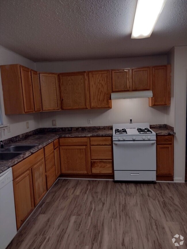 Building Photo - 4 bedroom, 2 bathroom, newly remodeled hom... Rental