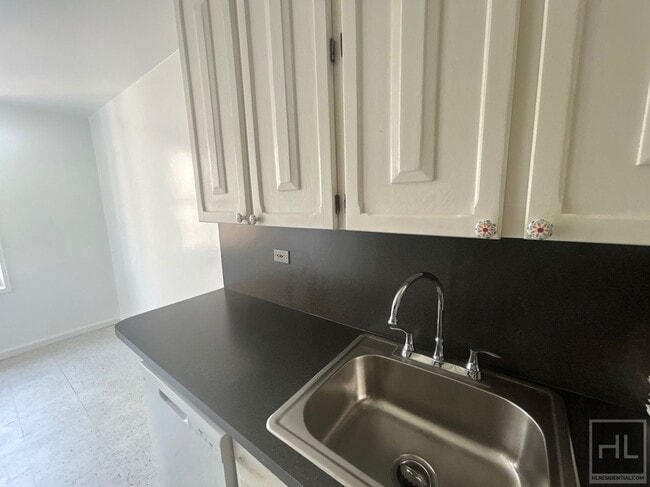 Photo - GRAND CENTRAL PARKWAY Unit 6H