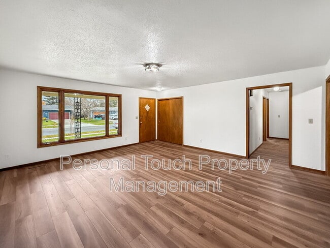 Photo - 3231 1st St N