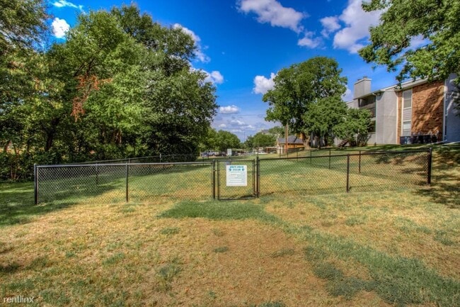 Photo - 2 br, 2 bath Condo - 2000 Park Place Blvd ...