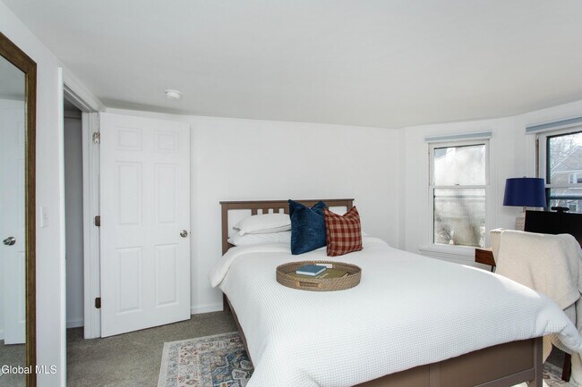 Photo - 590 N Broadway Unidad 2