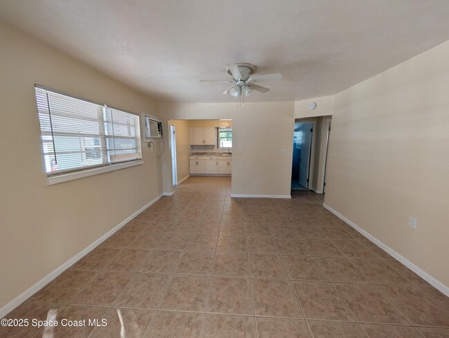 Photo - 305 W Virginia Dr