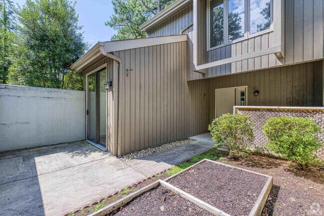Building Photo - 2 Tilbury Ct Unit Falconbridge Rental