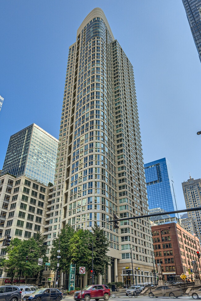 Building Photo - 345 N La Salle Dr Unit 2701