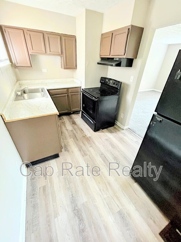 Photo - 981 E 13th Ave