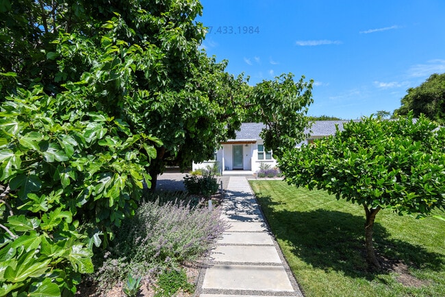 Building Photo - 13846 Village Ave