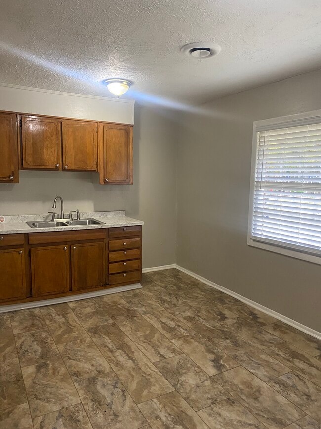 Photo - 1947 Atlantic Ave