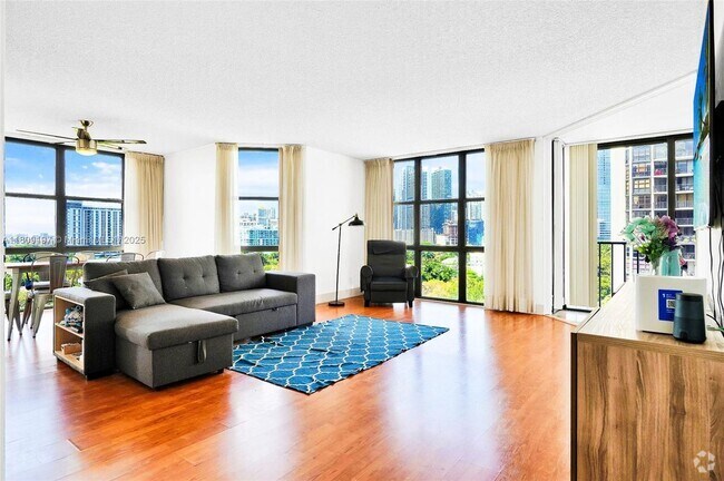 Building Photo - 1915 Brickell Ave Rental