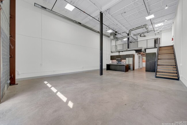 Photo - 215 Coca-Cola Pl