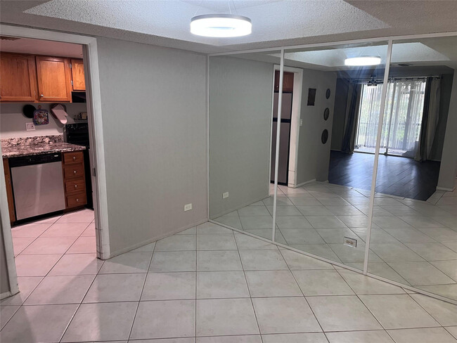 Photo - 3670 Inverrary Dr Unit 1F