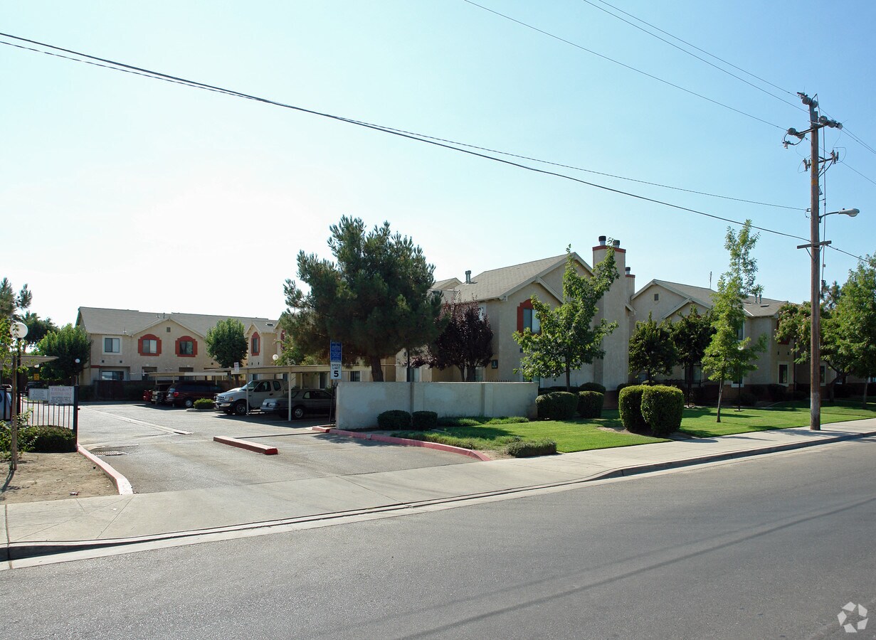 Parkwood Apartments - Parkwood Apartments