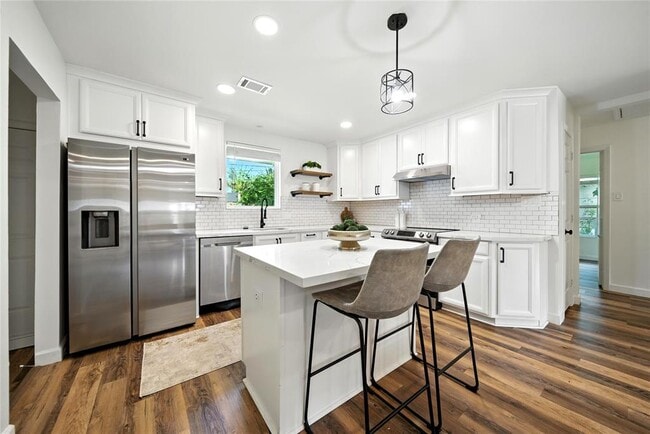 Photo - 1610 Antoine Dr