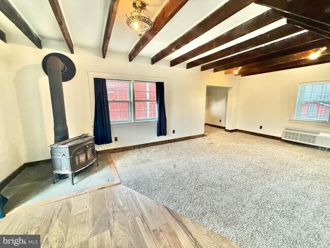 Building Photo - 10622 Belmont Blvd