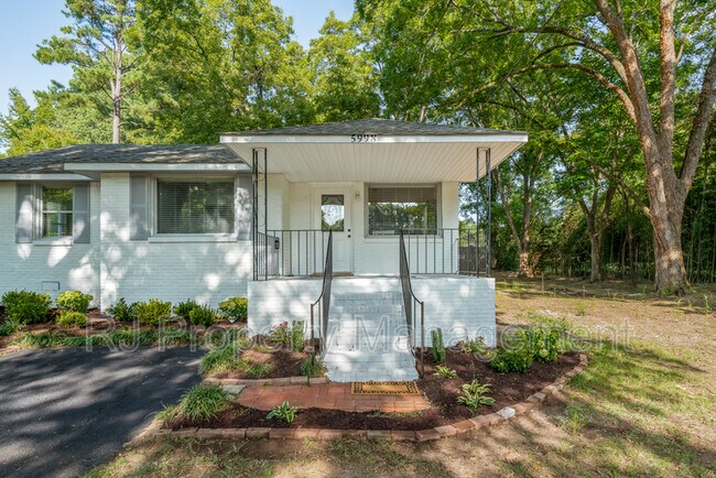 Photo - 5998 Polk St