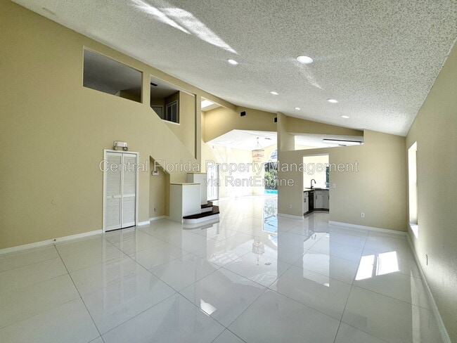 2985 Viscount Cir