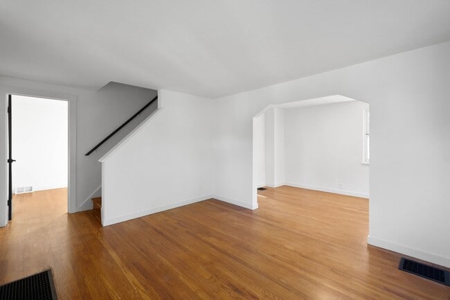 Photo - Move in TODAY! Check out this beautifully RENOVATED 3 bedroom in CHURCHILL!