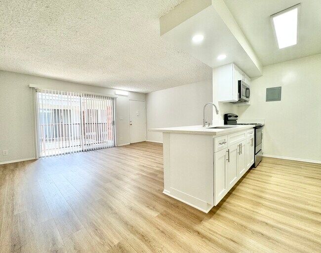 Building Photo - 17821 Sherman Way Rental