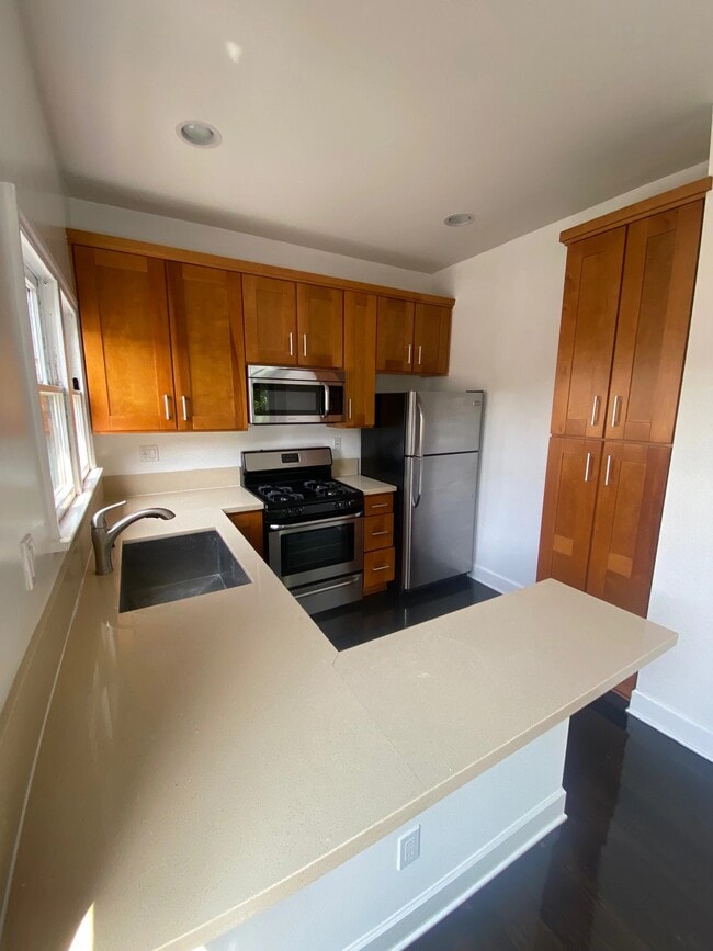 Photo - 1303 Cloverdale Ave Unidad 5
