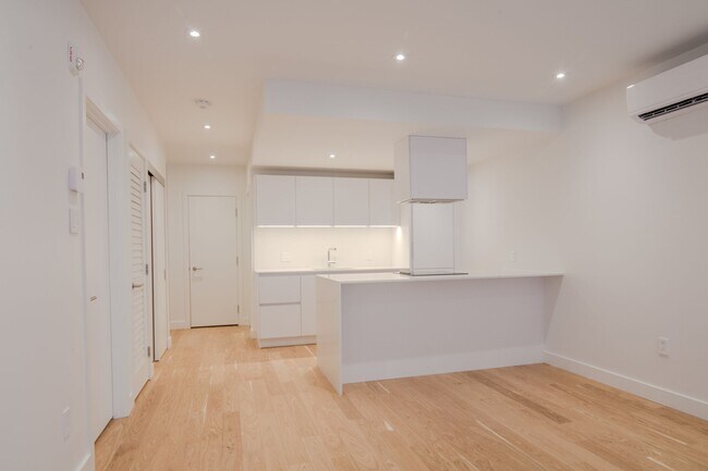 Photo - 3014 Avenue Van Horne Unit 14