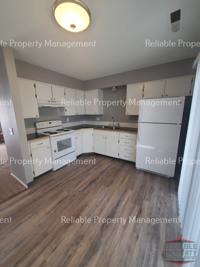 Photo - 209 S Adam Ln