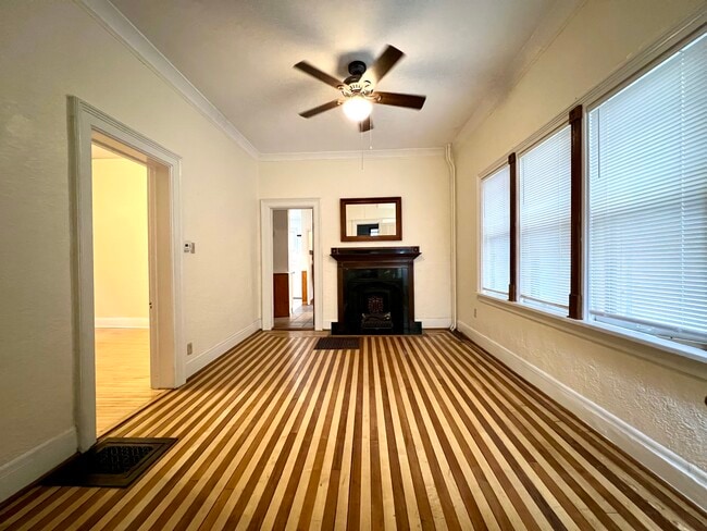 Building Photo - 1539 N Jackson St Unit #2 Rear