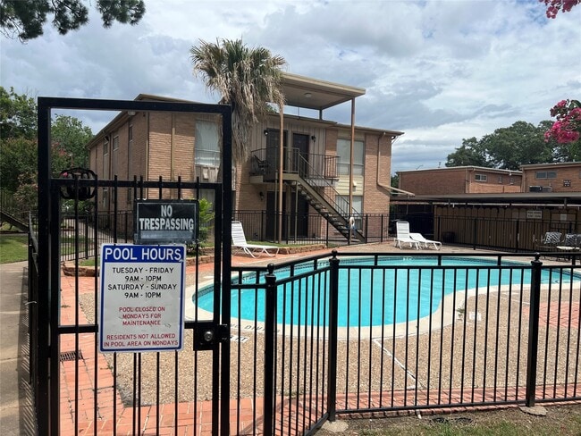 Building Photo - 8110 Albacore Dr Unit 38