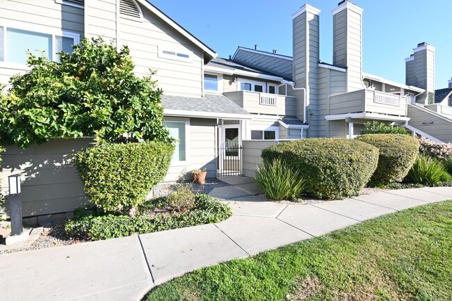 Building Photo - Nicely upated 2 Story Townhouse at Mansion Park with 2 Master Suites.