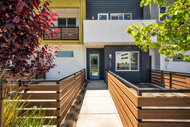 Building Photo - 107 Silang St Rental