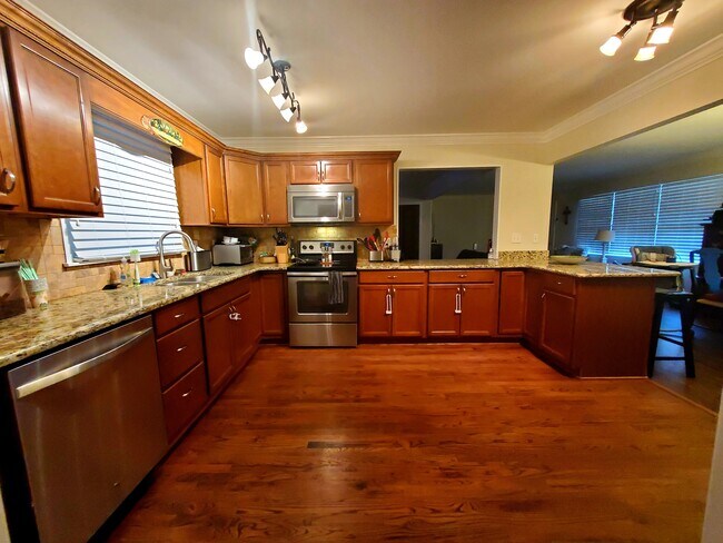 Photo - 412 Maiden Ln