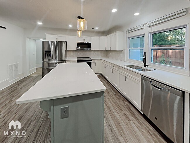 Photo - 2653 Randall St