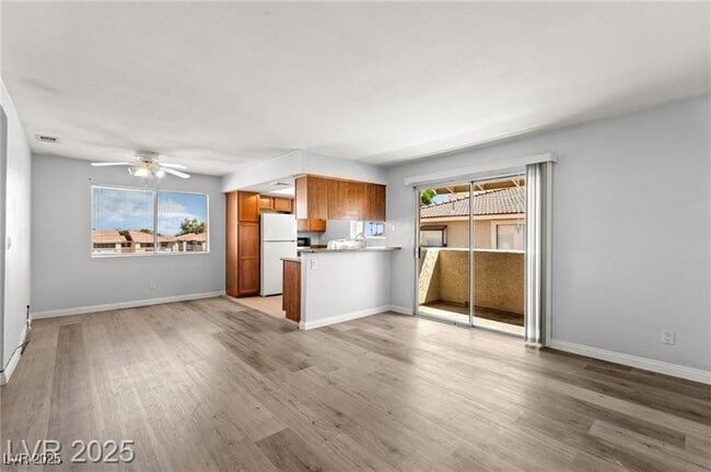 Building Photo - 7300 W Pirates Cove Rd Unit 2086