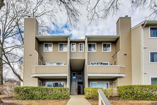 Spacious 2 level, 1 bed + 2.5 bath condo! - Spacious 2 level, 1 bed + 2.5 bath condo!