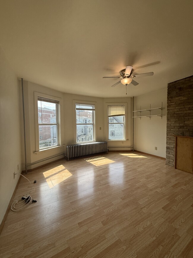 Building Photo - 635 Howard Pl Rental