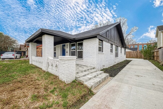 Photo - 4726 Pease St