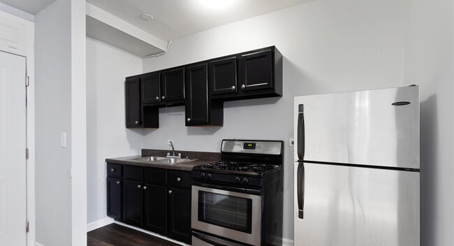 Photo - 5860 N Kenmore Ave